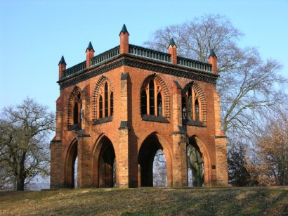 Gerichtslaube im Park Babelsberg im Februar